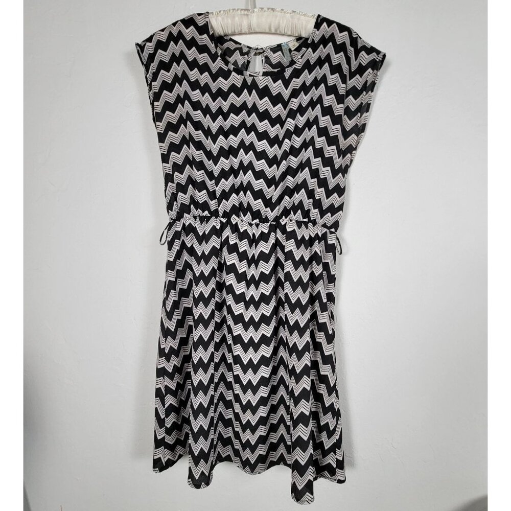 Moonlight Women Chevron Pattern Black White Casual Dress Medium Drawstring Waist